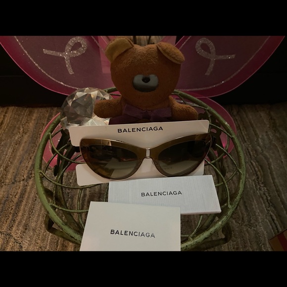 Sunglasses 😎 - Picture 2 of 7